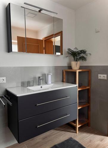 Vannas istaba, Eifelhaus LandLuft mit Infrarotkabine in Berlingen
