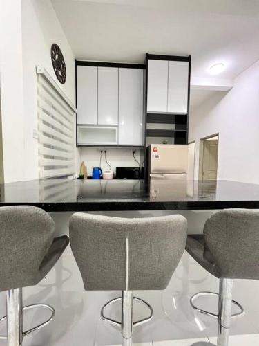 Lily King (modern and comfy) Lily King (modern and comfy)