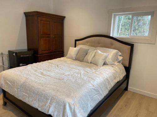 Private Master Bedroom in a farmhouse near a creek