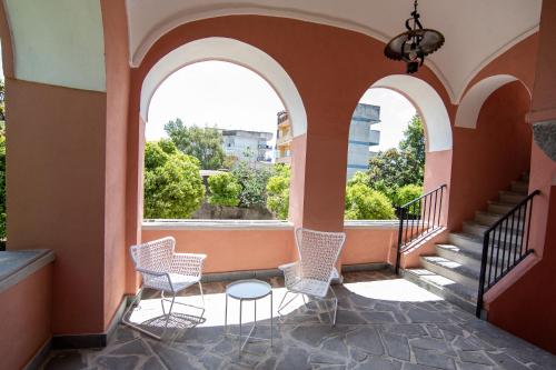  Room in BB - Palazzo dAquino - Large Double Room, Pension in Boscoreale