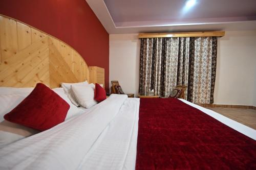 Krishana Valley view Stay - A Pure Veg Cottage Manali