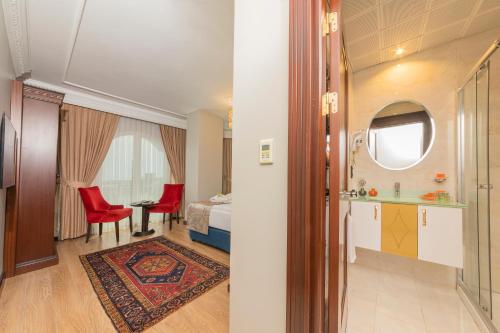 Bathroom, The Magnaura Palace Hotel in Sultanahmet