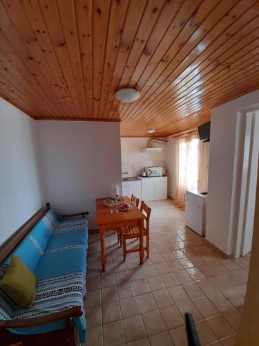  Pension Selenti in Tinos