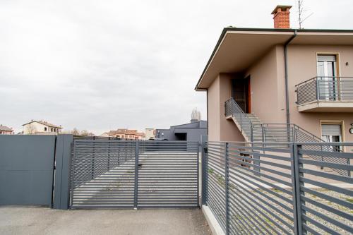 Hotelli välisilme, Tre Re - Spazioso appartamento con parcheggio in Cava Manara