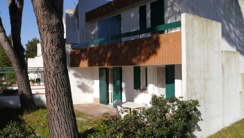 2 bedrooms, 5 beds