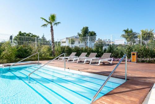 BEACHFRONT LUXURY ROOFTOP PENTHOUSE WIFi POOLS GRILL I O NAC PADDLE