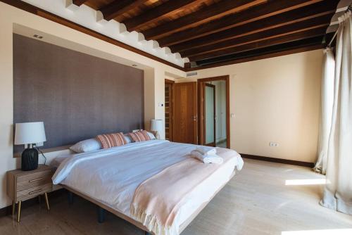 Rabadan Brand New Amazing House with Terrace Parking, Sevilla