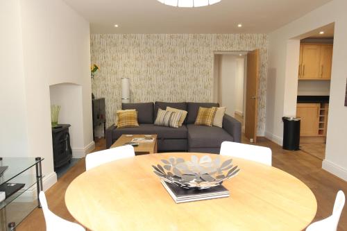 Priory House Apartments (no parties allowed) - image 13