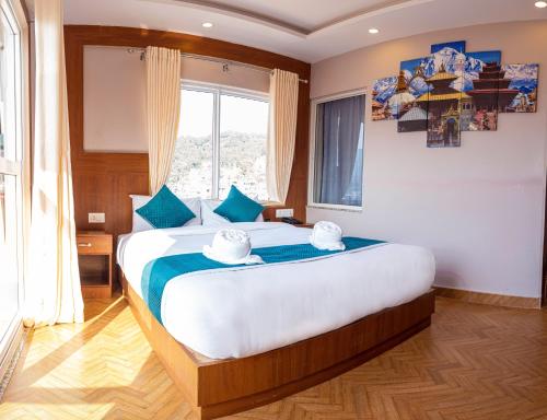 Deluxe Double or Twin Room image 7
