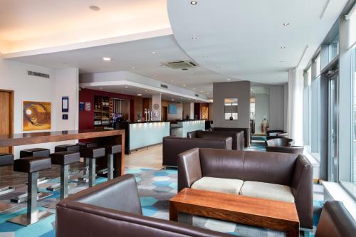 Holiday Inn Express Hamilton an IHG Hotel - image 4