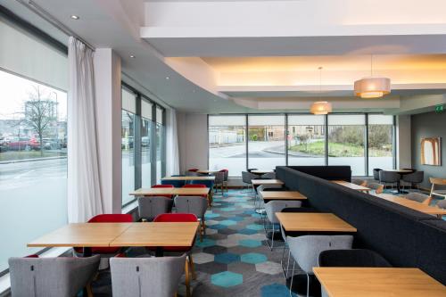 Holiday Inn Express Hamilton an IHG Hotel - image 12