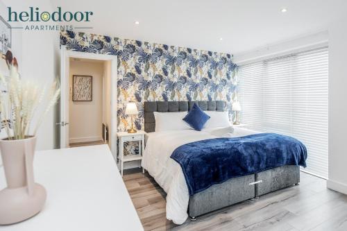 Foto 1: 2 Bedroom Apartments in Milton Keynes, Sleeps up to 5, Free Parking, Free WiFi & Movies, 6 mins drive to Milton Keynes Central Station for direct trains to the North & London