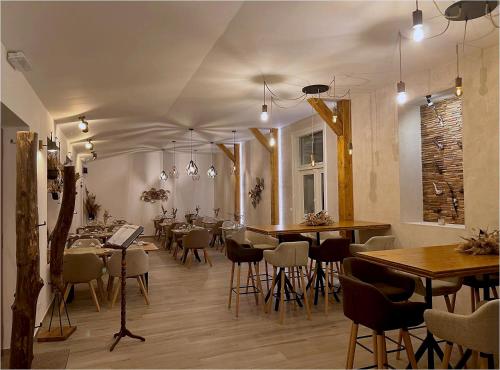 ห้องอาหาร, Zbirožský dvůr (Zbirozsky dvur) in ซบีโร