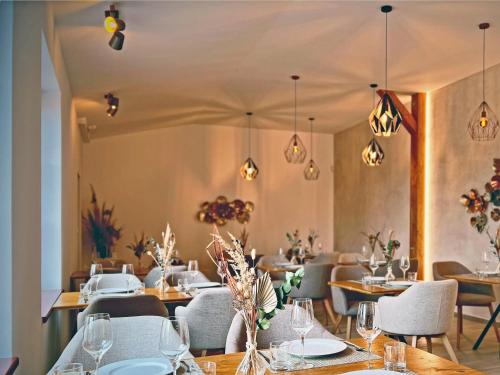 ห้องอาหาร, Zbirožský dvůr (Zbirozsky dvur) in ซบีโร