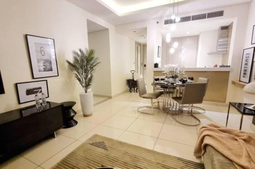 Amazing Paramount Hotel apartment D48, Дубай (фото 3)