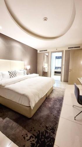 Amazing Paramount Hotel apartment D48, Дубай (фото 4)