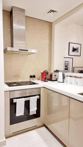 Amazing Paramount Hotel apartment D48, Дубай (фото 8)