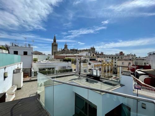 Fdez Amazing House by Cathedral and Giralda with private Pool, Siviglia