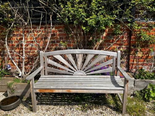 Remarkable 1-Bed Cottage near Henley-on-Thames