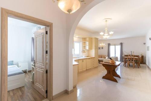 Spacious 3 Bedroom, 2 bathroom, Apt in Sliema - Tap to explore photos