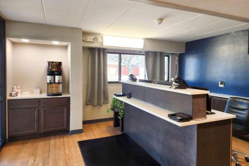 Travelodge by Wyndham Peoria