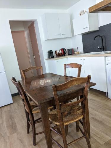 مطبخ, Au chalet d'Illiers Combray, grand jardin arboré (Au chalet d'Illiers Combray, grand jardin arbore) in Illiers-Combray