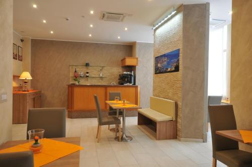 Hotel Montecarlo - image 11