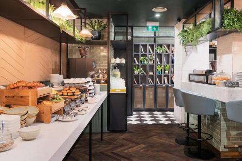 Hotel Indigo London - Kensington an IHG Hotel - image 2