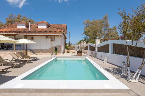 Ilenia's 3 Bedroom House With Private Pool