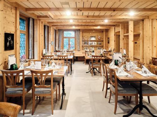 餐廳, Gasthaus Hof in 亞本塞市中心