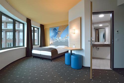 Guestroom, B&B Hotel Hannover-City in Hannover
