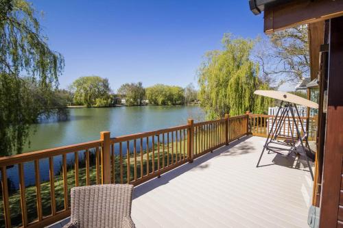 Stunning Lodge With Free Wifi For Hire At Carlton Meres In Suffolk Ref 60013m