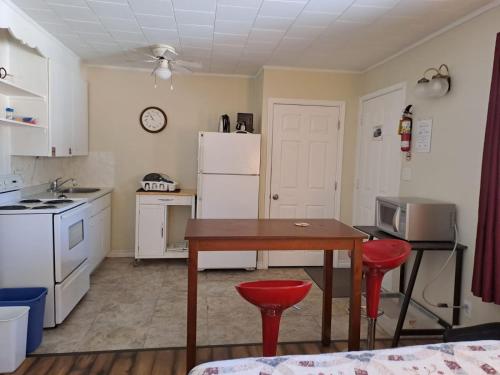 Létesítmények, Three Island Motel in Young's Cove (ON)