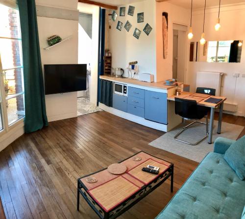 Studio lumineux avec petite terrasse in Chaville
