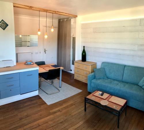 Studio lumineux avec petite terrasse in Chaville