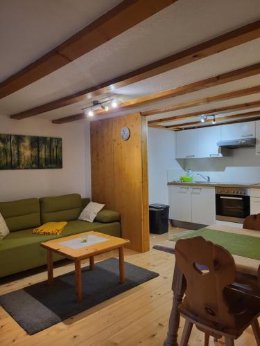 Sunnaschi Appartements - Wohnungen oder gesamt als "Hütte" (Sunnaschi Appartements - Wohnungen oder gesamt als "Hutte") in ลาเทิร์นส