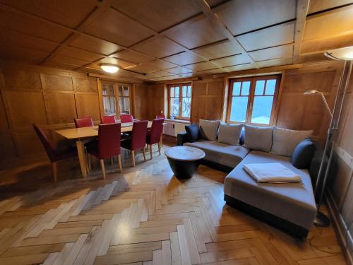 Sunnaschi Appartements - Wohnungen oder gesamt als "Hütte" (Sunnaschi Appartements - Wohnungen oder gesamt als "Hutte") in ลาเทิร์นส