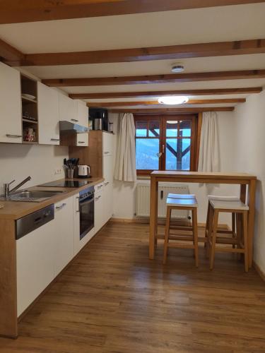 Sunnaschi Appartements - Wohnungen oder gesamt als "Hütte" (Sunnaschi Appartements - Wohnungen oder gesamt als "Hutte") in ลาเทิร์นส