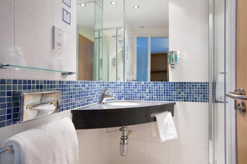 Fürdőszoba, Holiday Inn Express Newcastle Gateshead in Quayside