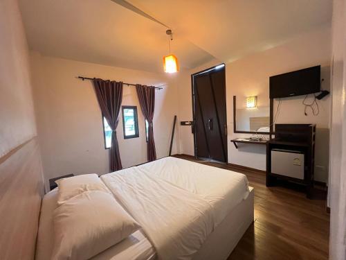 Bed, The Green Season Resort near Doi Tung Royal Villa