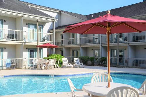 Quality Inn Cherokee Riverside - 수영장