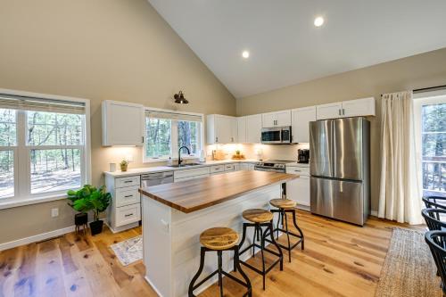 Chic Wisconsin Retreat with Deck, Grill and Fire Pit! in Wisconsin Dells, USA