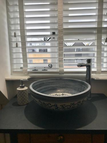 Stunning seaside cottage seconds from beach by Whitstable-Holidays, Fig Cottage Stunning seaside cottage seconds from beach by Whitstable-Holidays, Fig Cottage