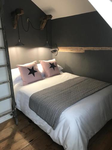 Stunning seaside cottage seconds from beach by Whitstable-Holidays, Fig Cottage Stunning seaside cottage seconds from beach by Whitstable-Holidays, Fig Cottage