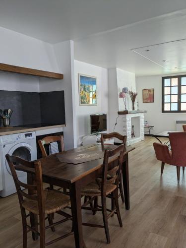 مطبخ, Au chalet d'Illiers Combray, grand jardin arboré (Au chalet d'Illiers Combray, grand jardin arbore) in Illiers-Combray