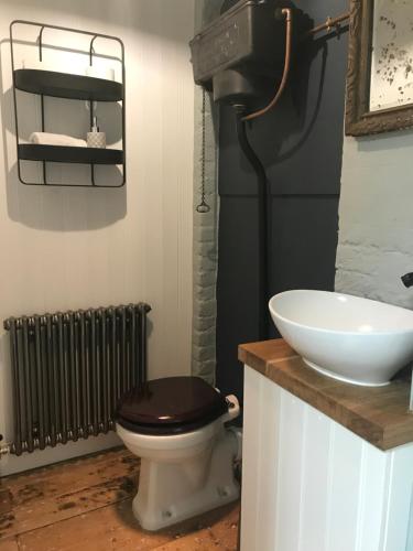 Stunning seaside cottage seconds from beach by Whitstable-Holidays, Fig Cottage Stunning seaside cottage seconds from beach by Whitstable-Holidays, Fig Cottage