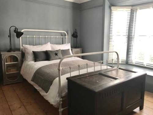 Stunning seaside cottage seconds from beach by Whitstable-Holidays, Fig Cottage Stunning seaside cottage seconds from beach by Whitstable-Holidays, Fig Cottage