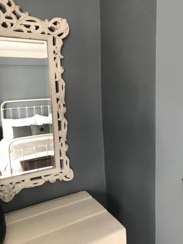 Stunning seaside cottage seconds from beach by Whitstable-Holidays, Fig Cottage Stunning seaside cottage seconds from beach by Whitstable-Holidays, Fig Cottage