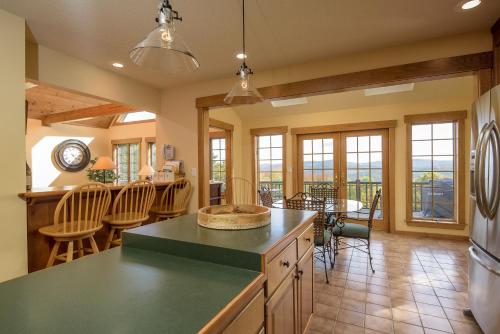 Four-Bedroom House in Ludlow, USA