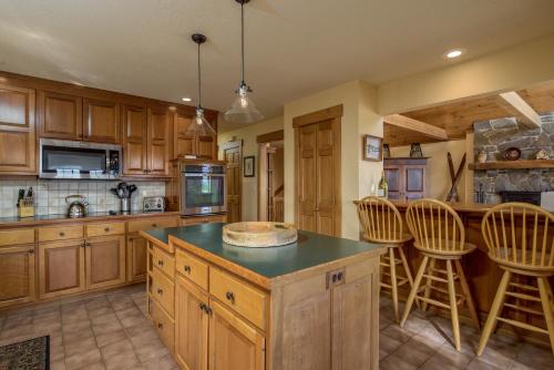 Four-Bedroom House in Ludlow, USA